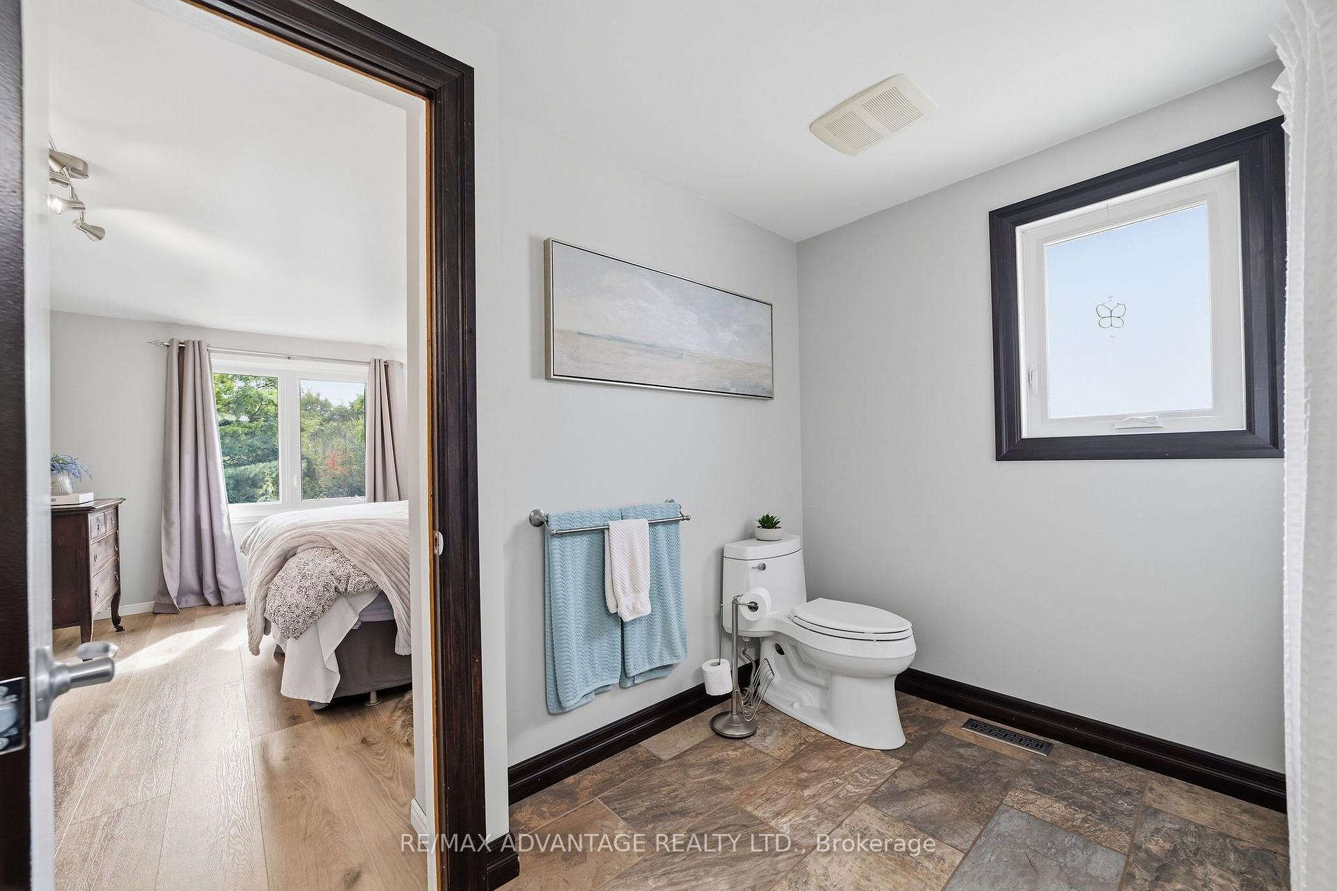 Photo 58 of 43 Lynngate Grove, London, South M — HOMEH