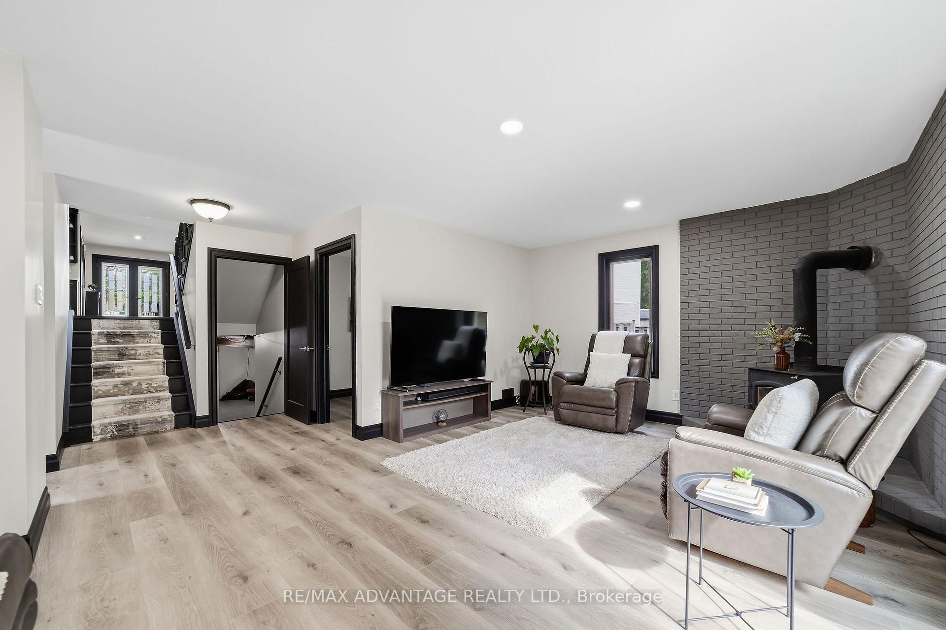 Photo 59 of 43 Lynngate Grove, London, South M — HOMEH