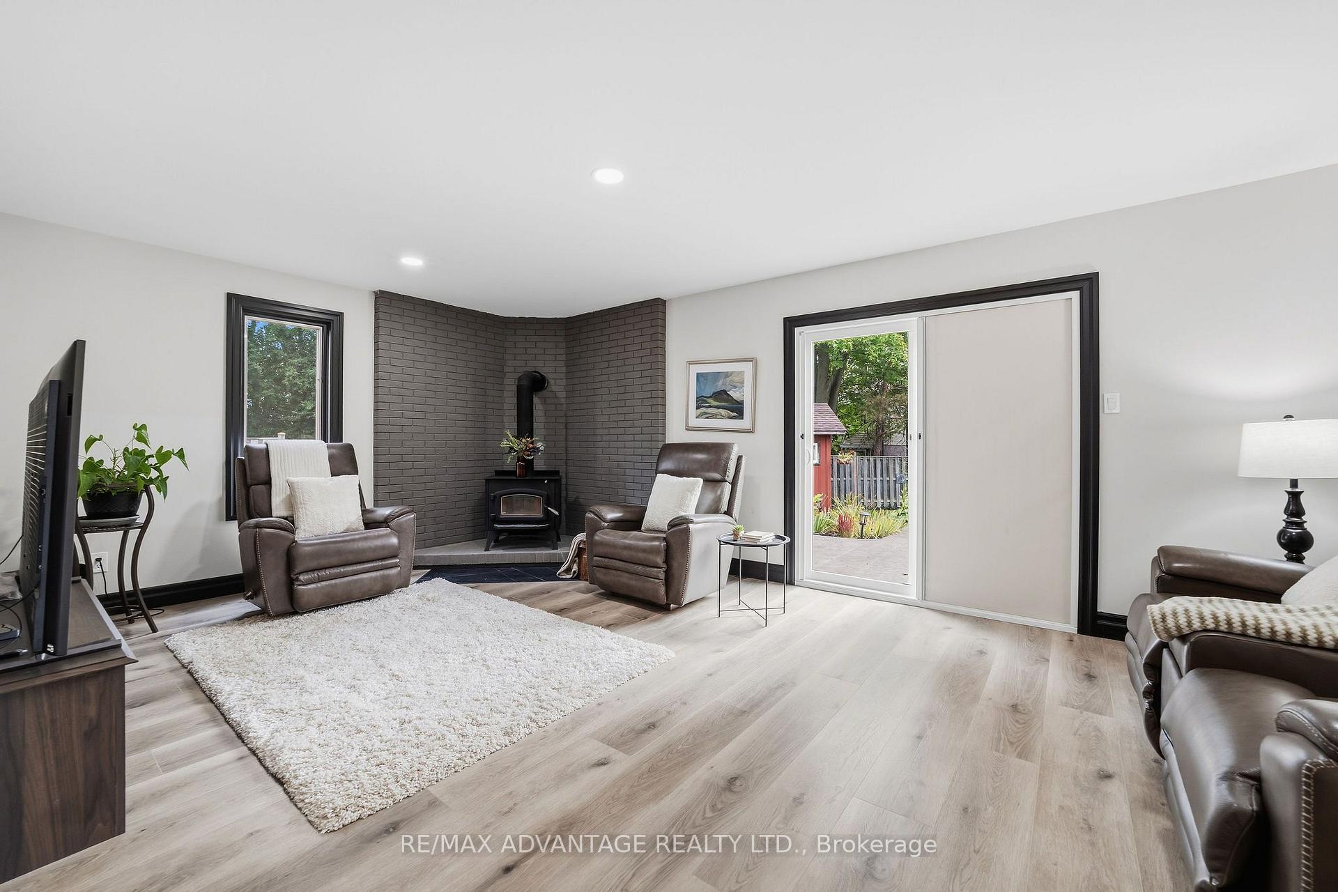 Photo 60 of 43 Lynngate Grove, London, South M — HOMEH