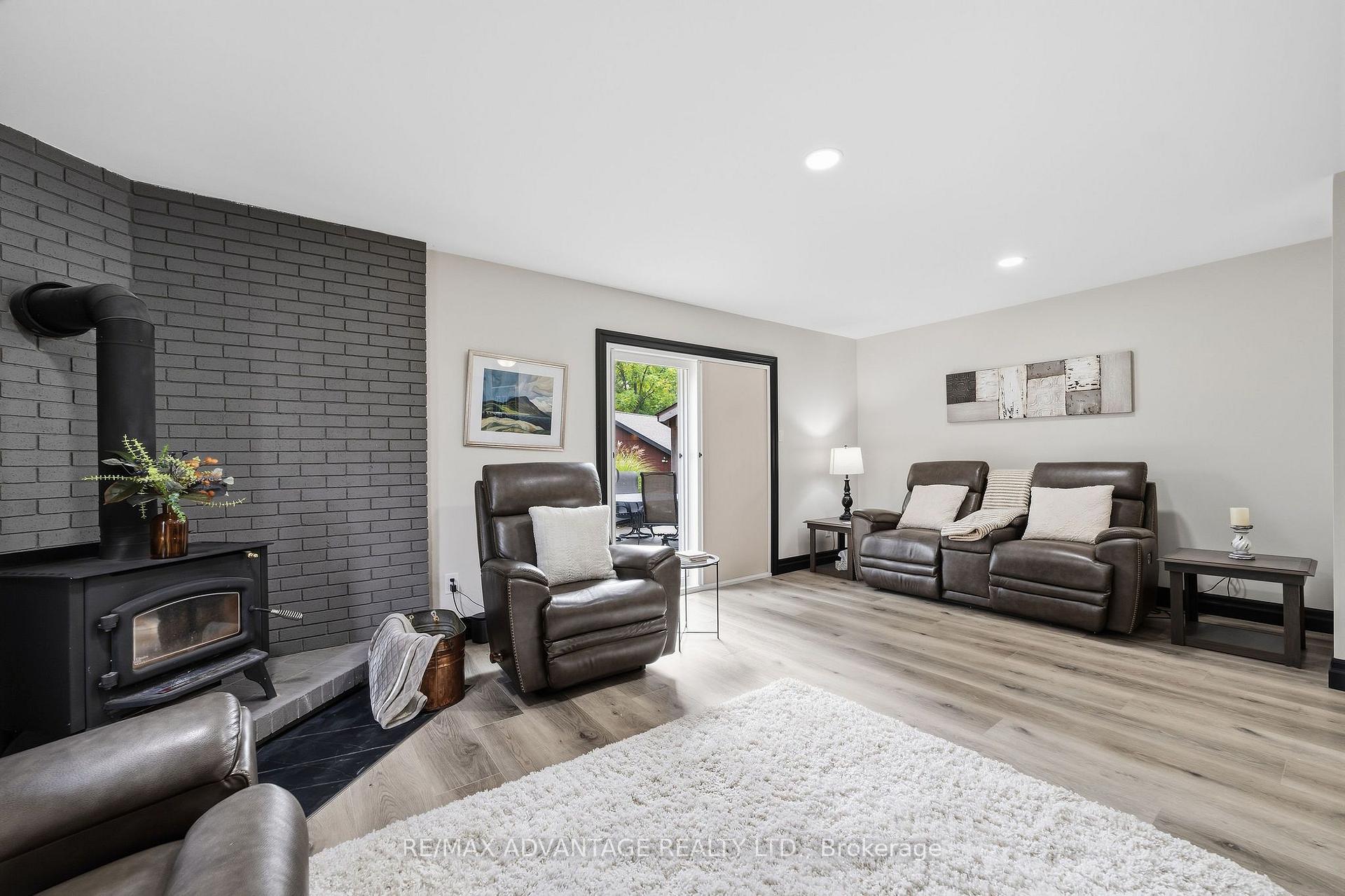 Photo 61 of 43 Lynngate Grove, London, South M — HOMEH