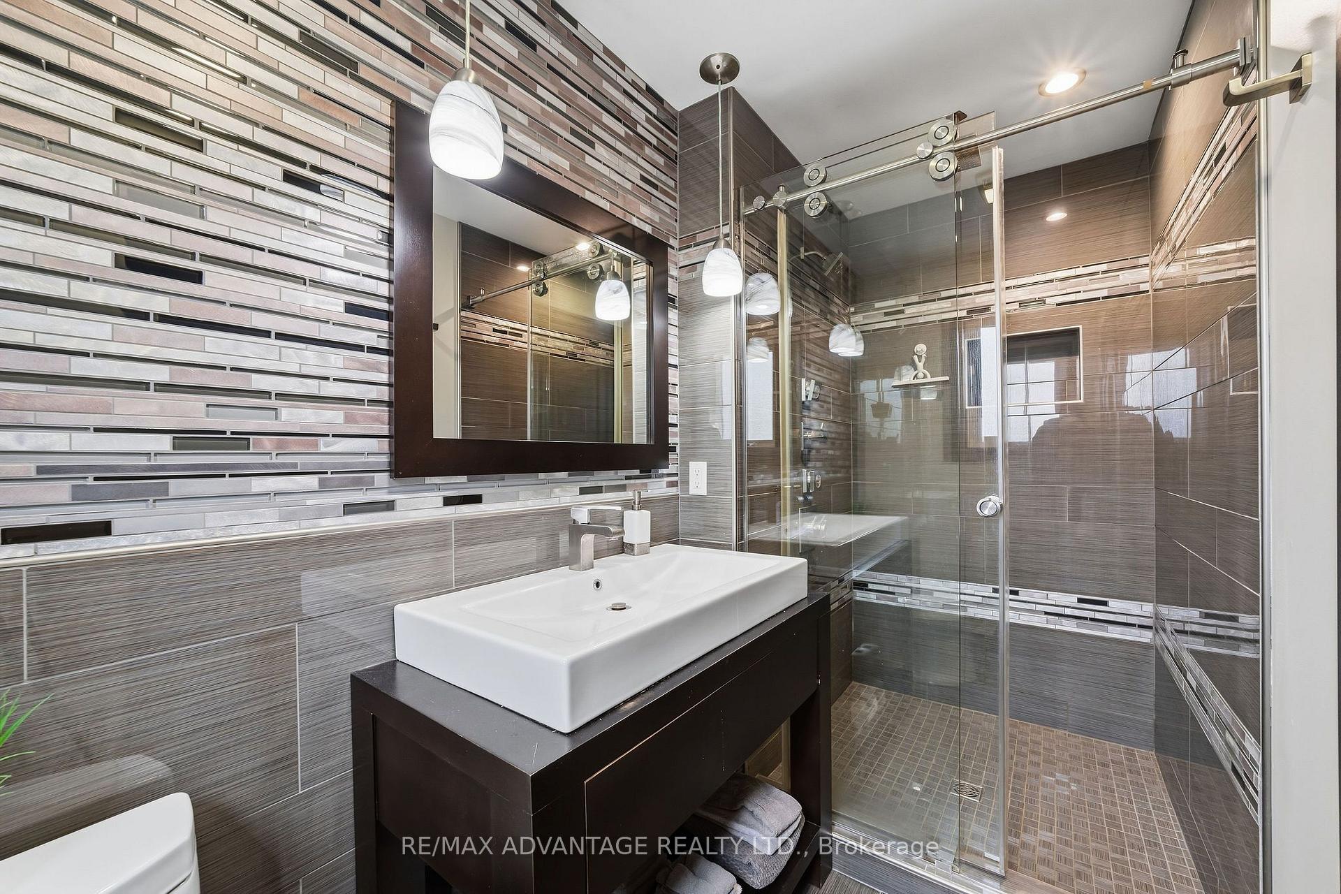 Photo 66 of 43 Lynngate Grove, London, South M — HOMEH