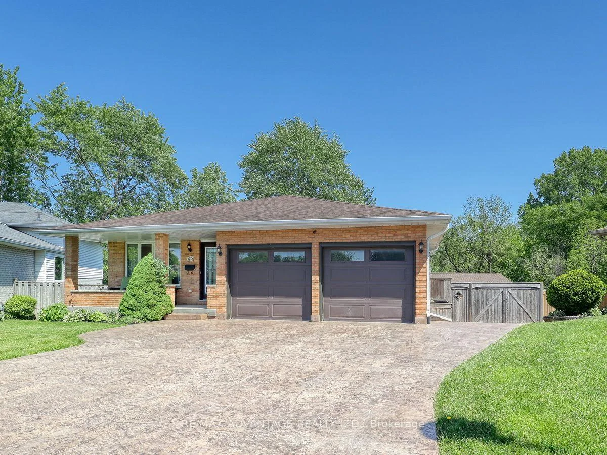 Photo 2 of 43 Lynngate Grove, London, South M — HOMEH