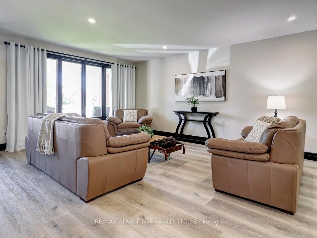 Photo 25 of 43 Lynngate Grove, London, South M — HOMEH