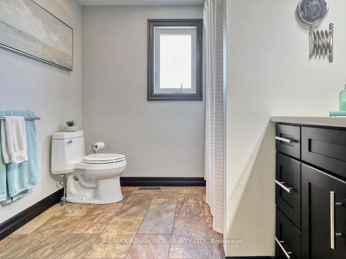 Photo 32 of 43 Lynngate Grove, London, South M — HOMEH