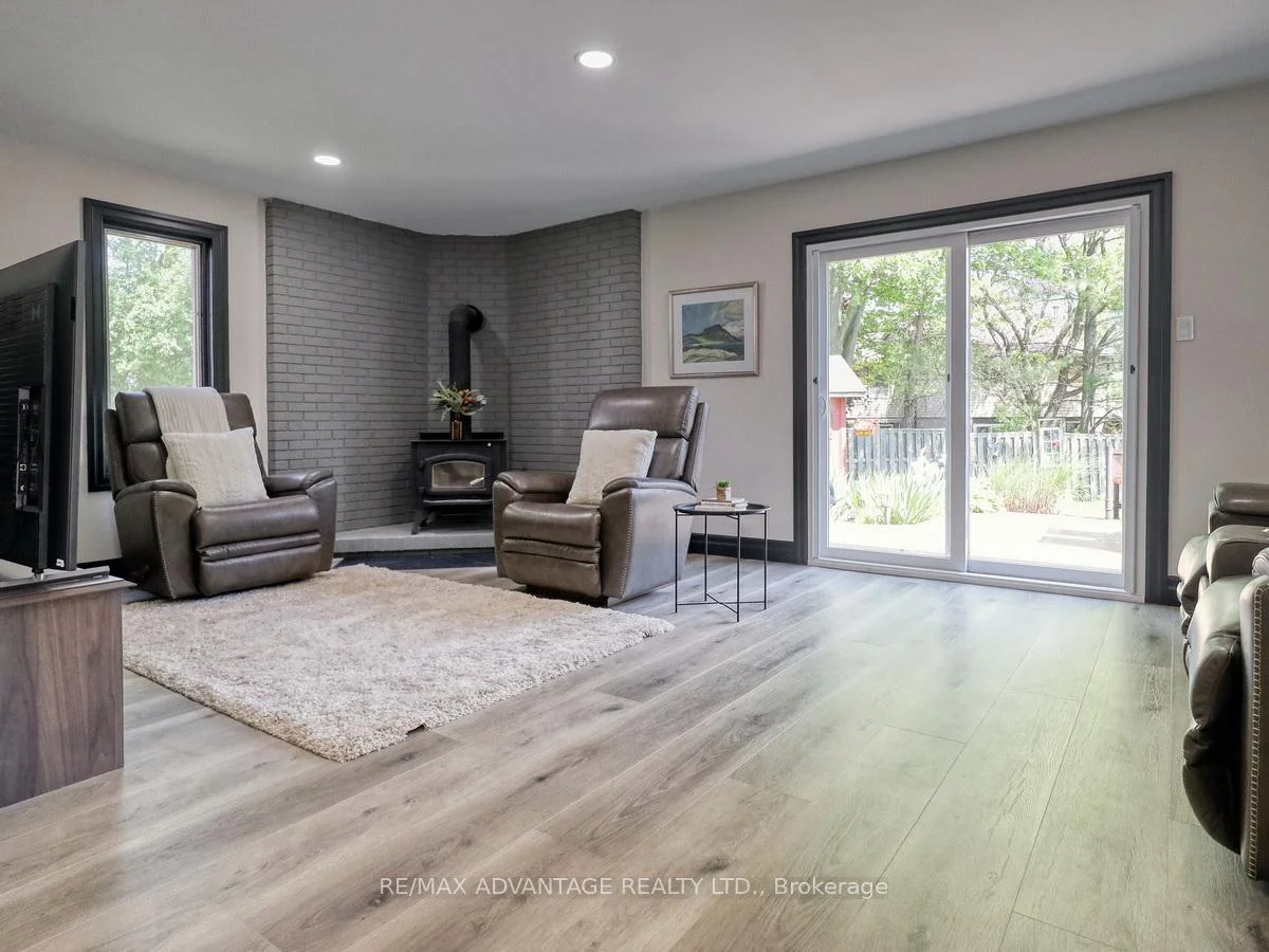 Photo 33 of 43 Lynngate Grove, London, South M — HOMEH