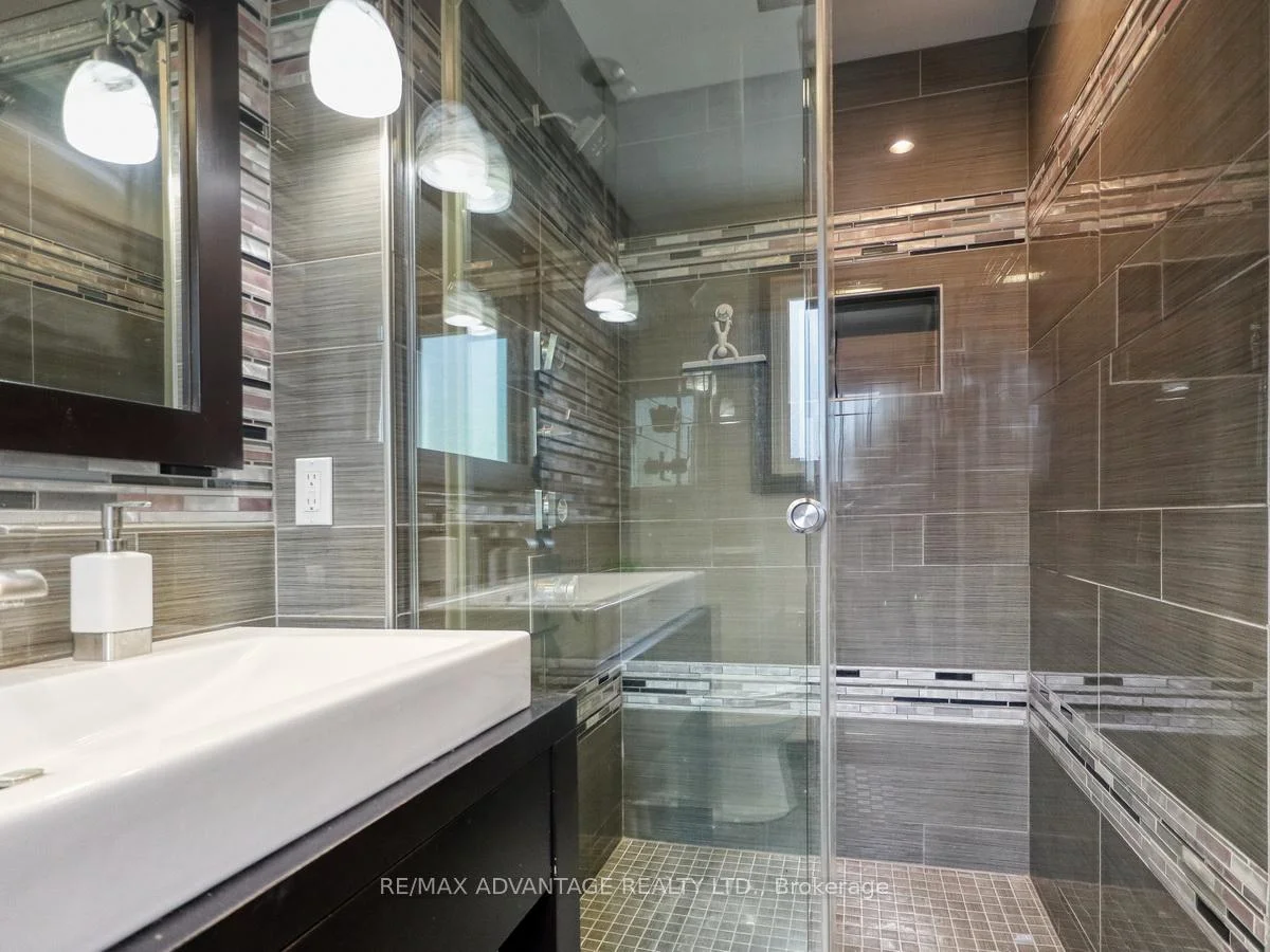 Photo 39 of 43 Lynngate Grove, London, South M — HOMEH