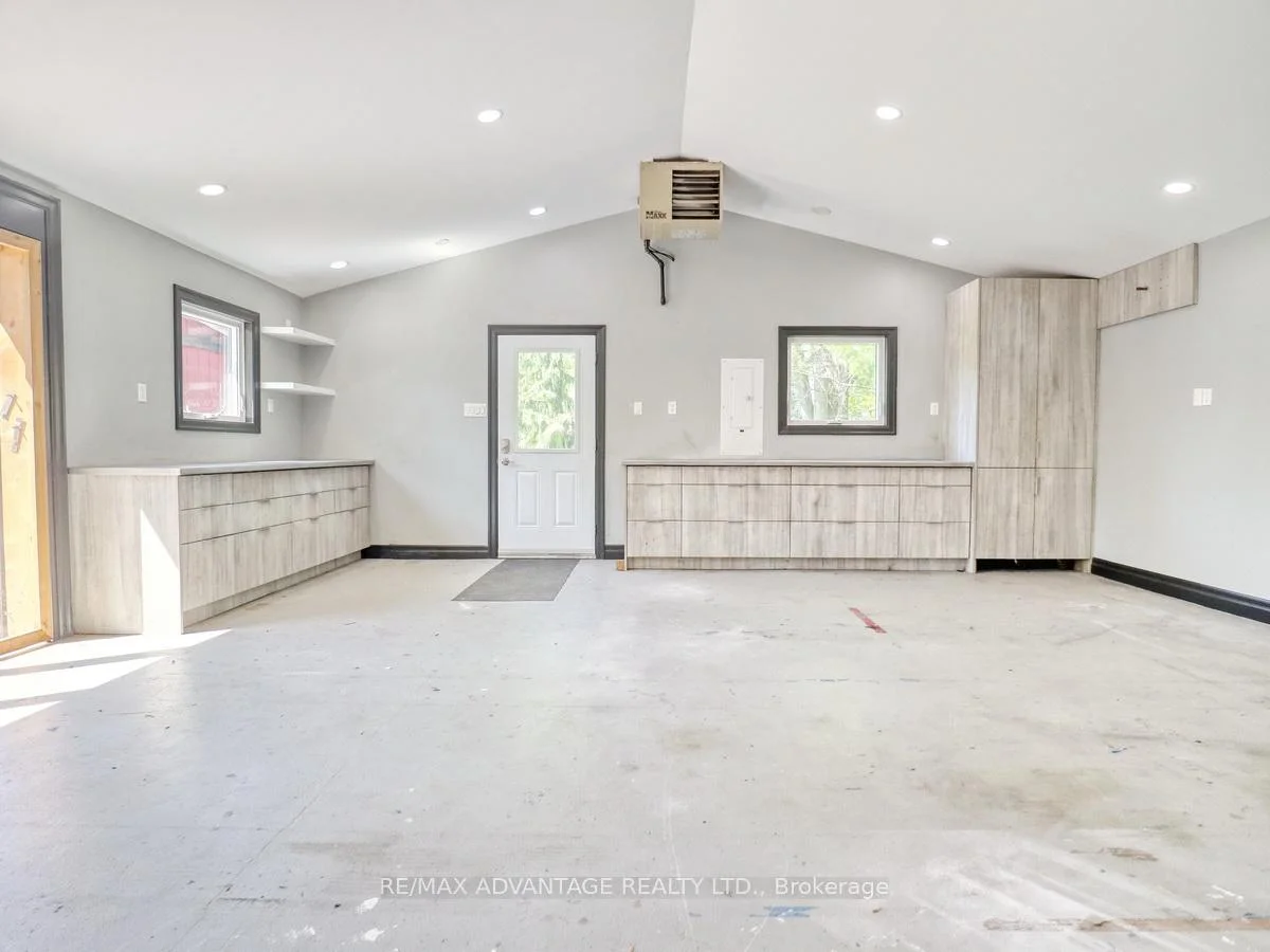 Photo 49 of 43 Lynngate Grove, London, South M — HOMEH