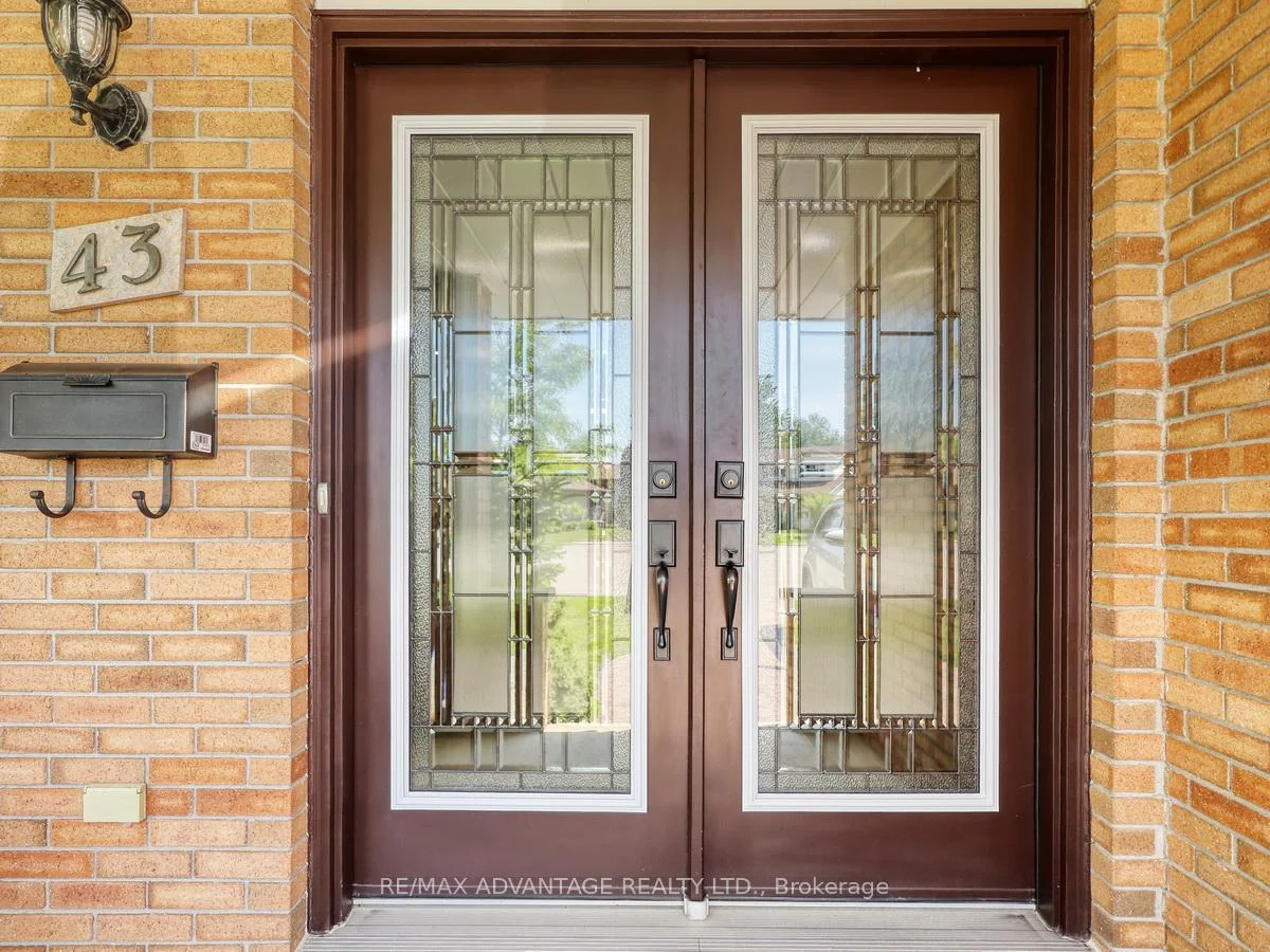 Photo 55 of 43 Lynngate Grove, London, South M — HOMEH