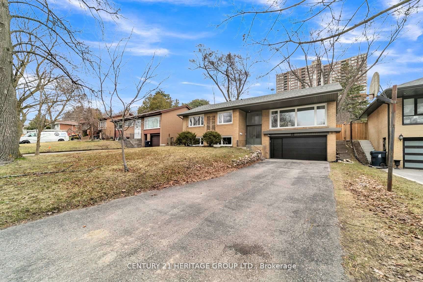 Front of Unit Bsmt, 31 Larabee Crescent