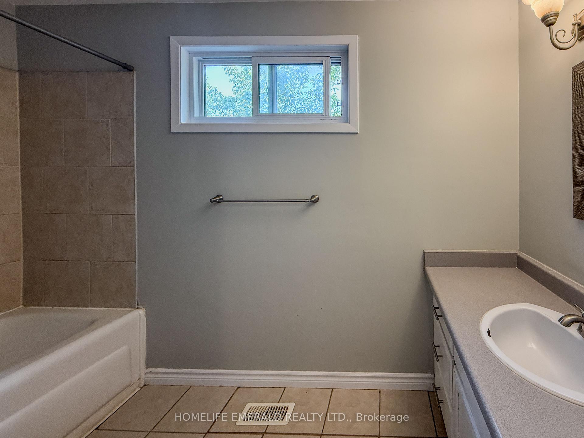 Photo 18 of 131 Cundles Road E, Barrie, Cundles East — HOMEH