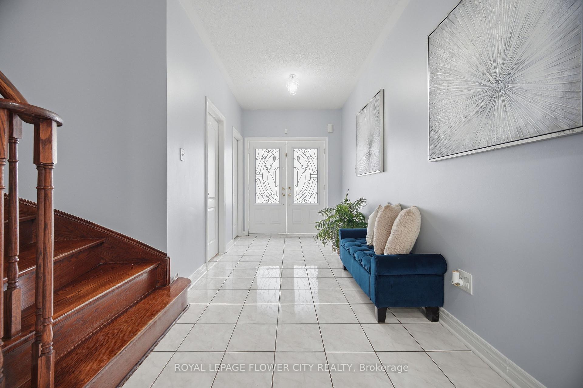 Photo 8 of 39 Hadfield Circle, Brampton, Sandringham-Wellington — HOMEH