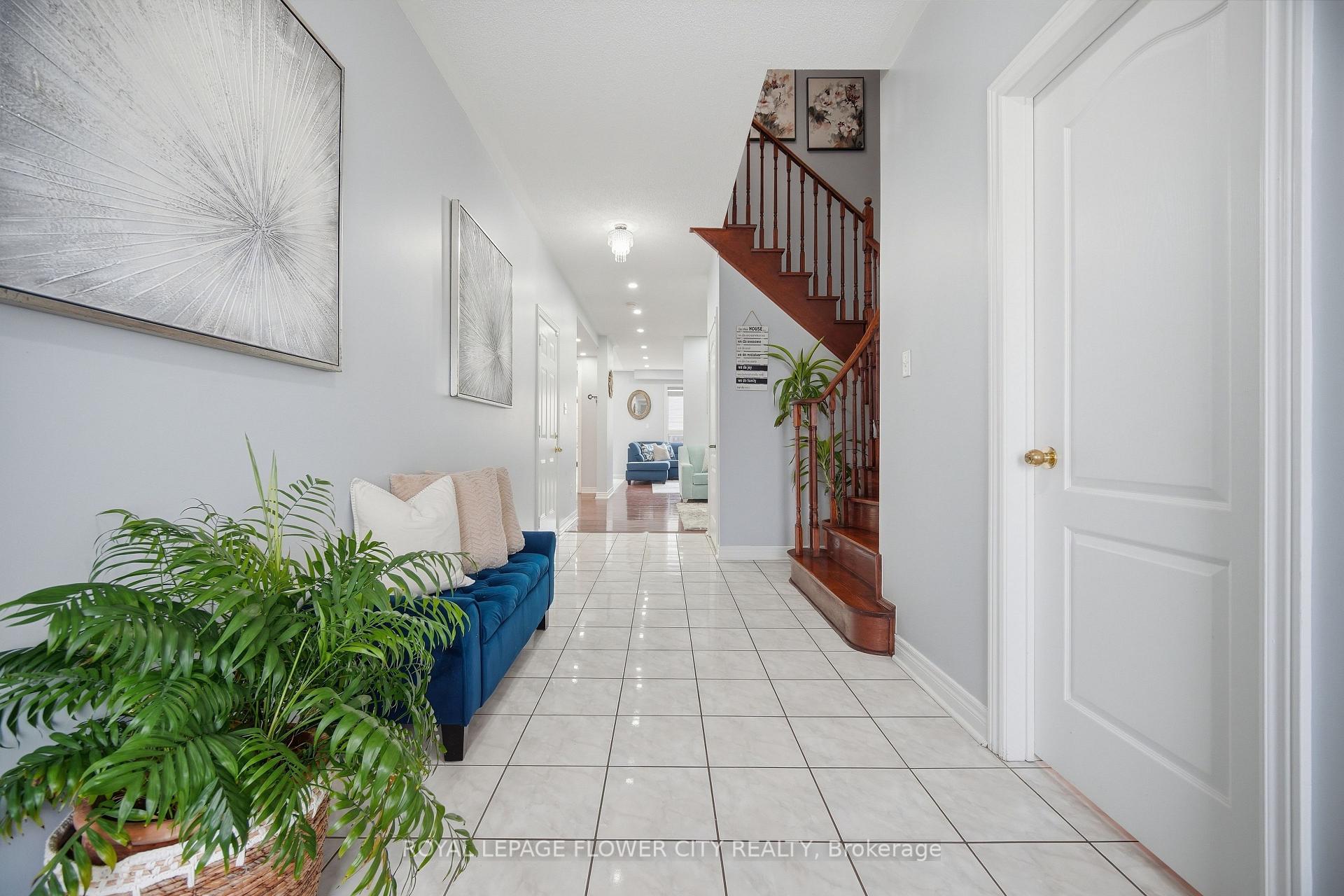 Photo 9 of 39 Hadfield Circle, Brampton, Sandringham-Wellington — HOMEH