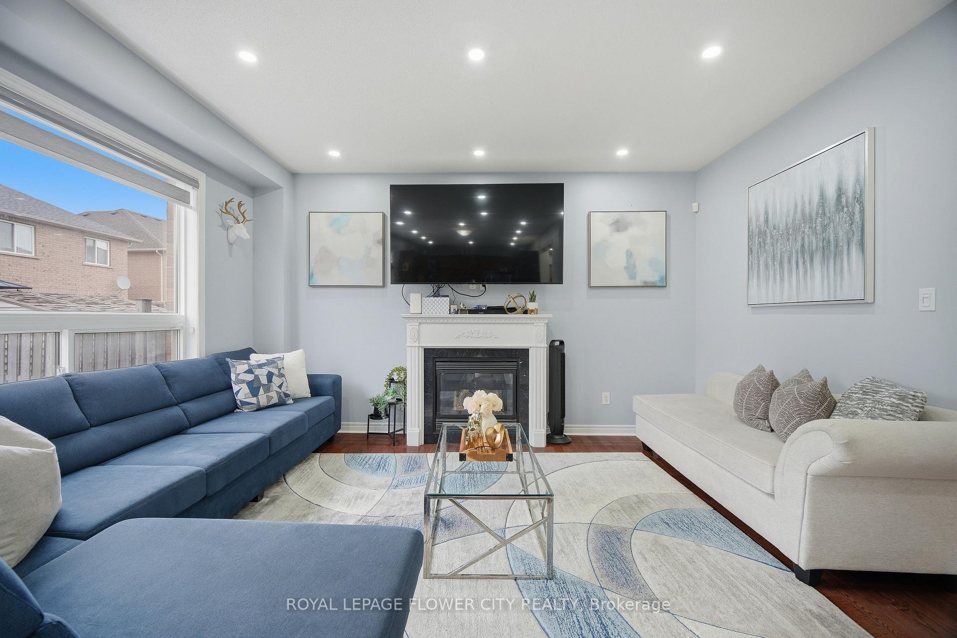 Photo 20 of 39 Hadfield Circle, Brampton, Sandringham-Wellington — HOMEH
