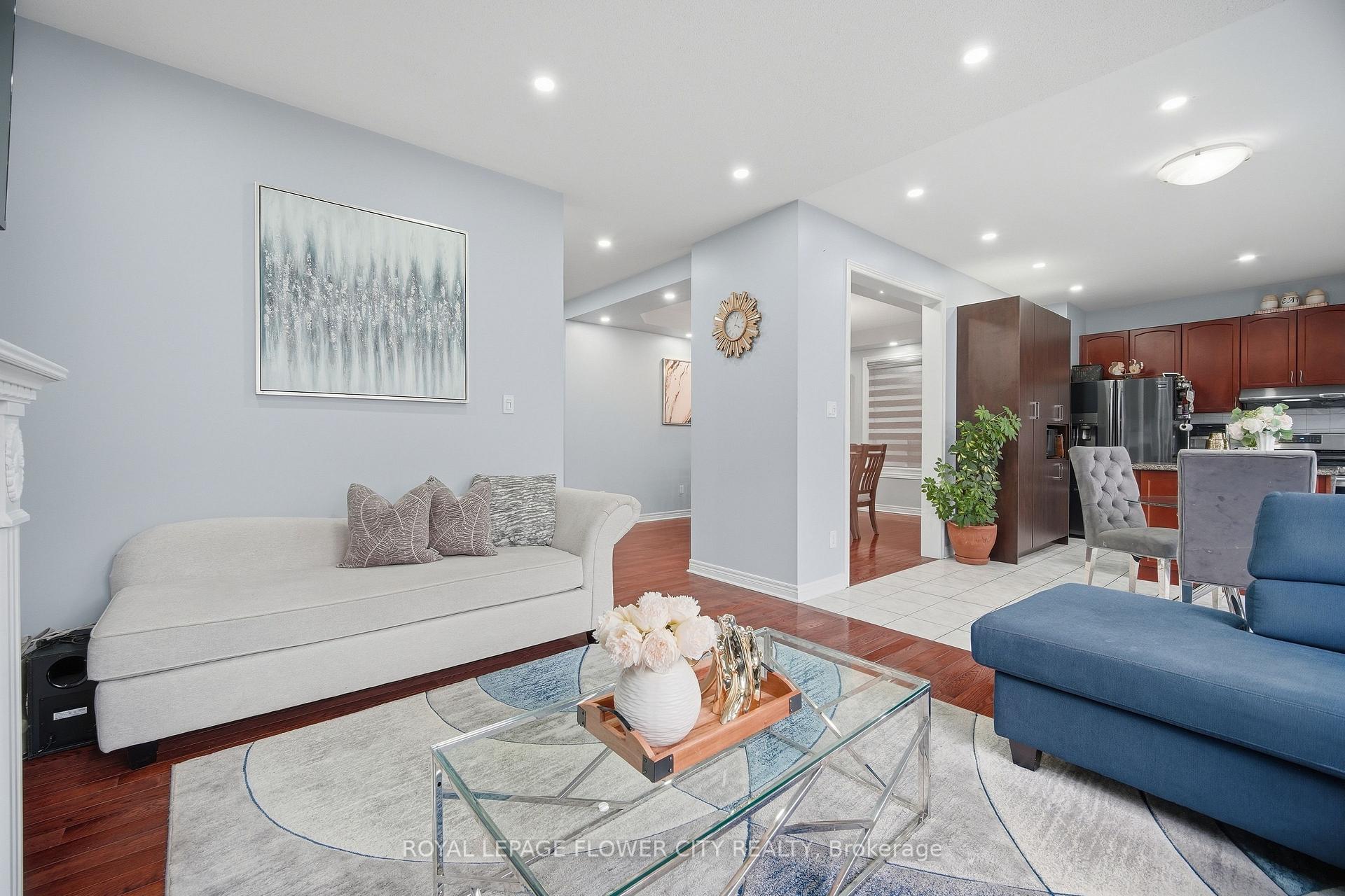 Photo 21 of 39 Hadfield Circle, Brampton, Sandringham-Wellington — HOMEH