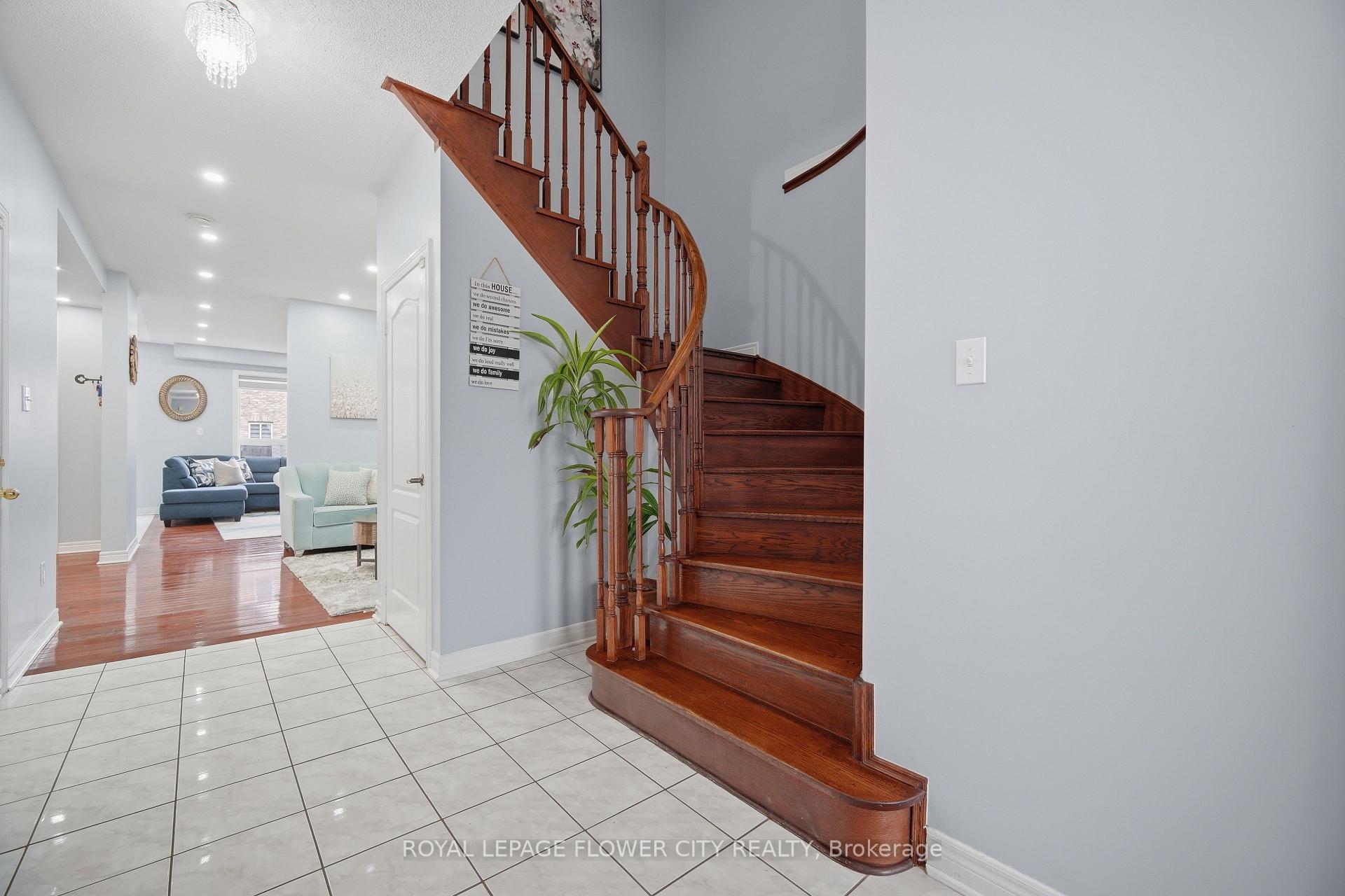 Photo 23 of 39 Hadfield Circle, Brampton, Sandringham-Wellington — HOMEH