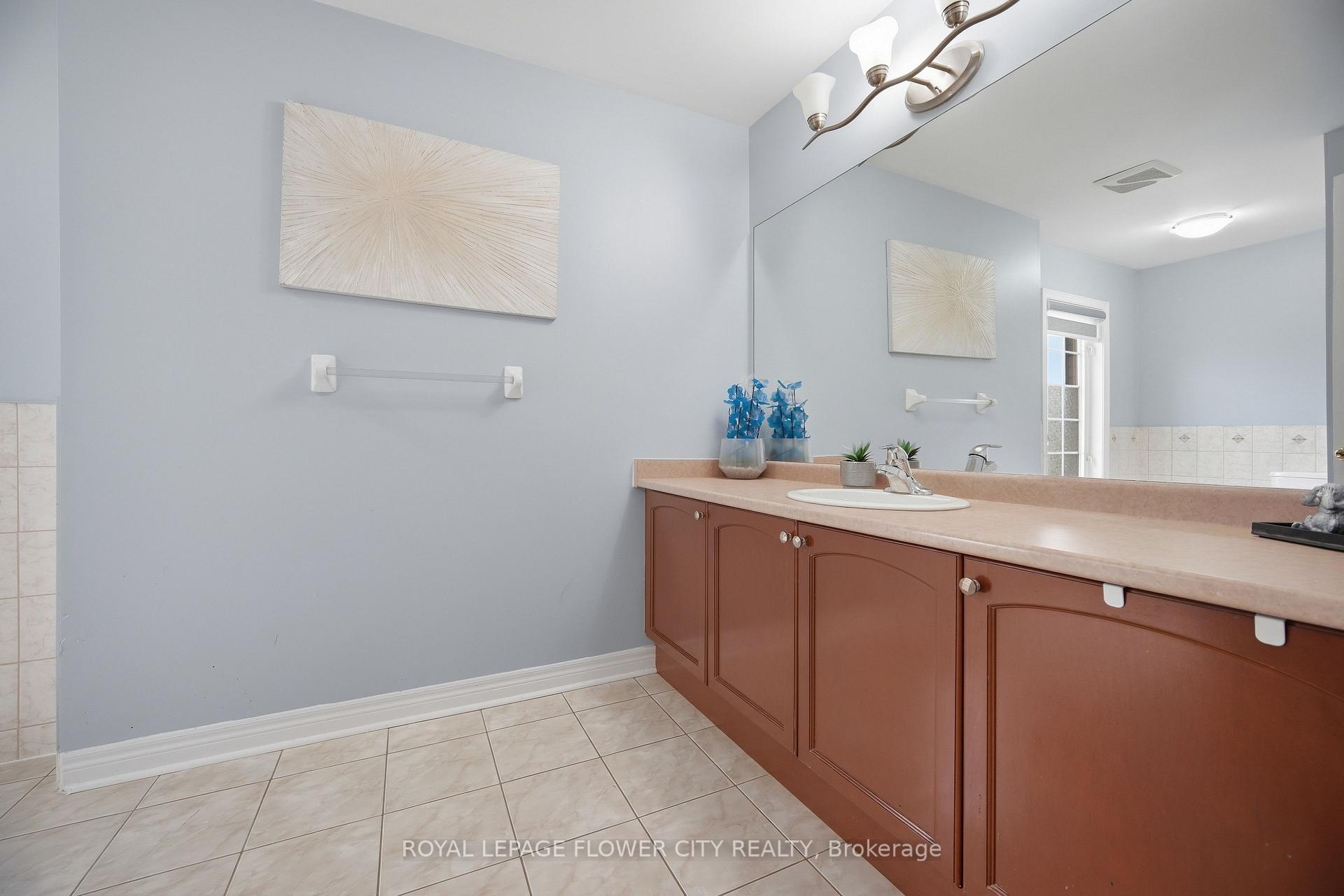 Photo 33 of 39 Hadfield Circle, Brampton, Sandringham-Wellington — HOMEH
