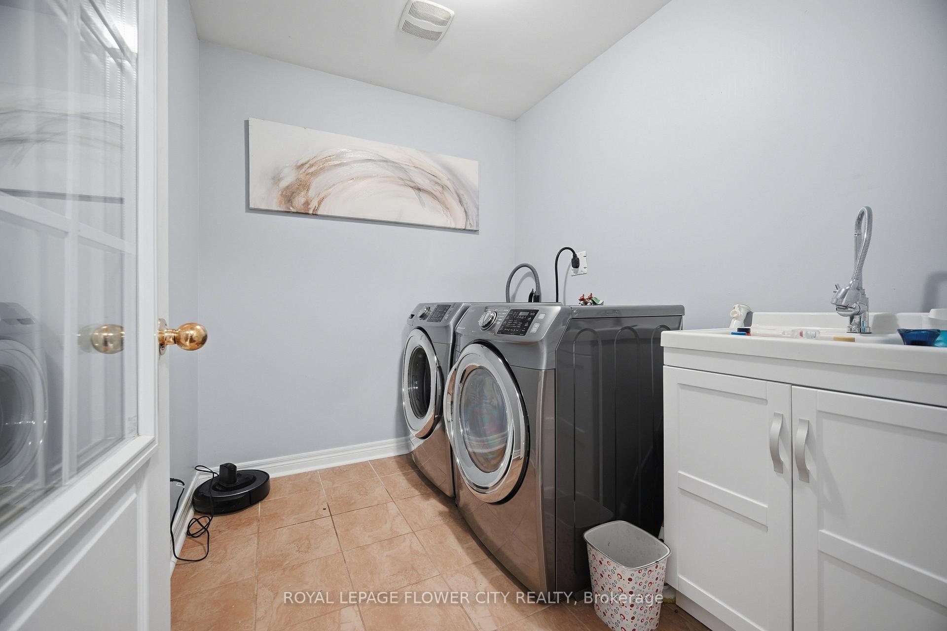 Photo 34 of 39 Hadfield Circle, Brampton, Sandringham-Wellington — HOMEH