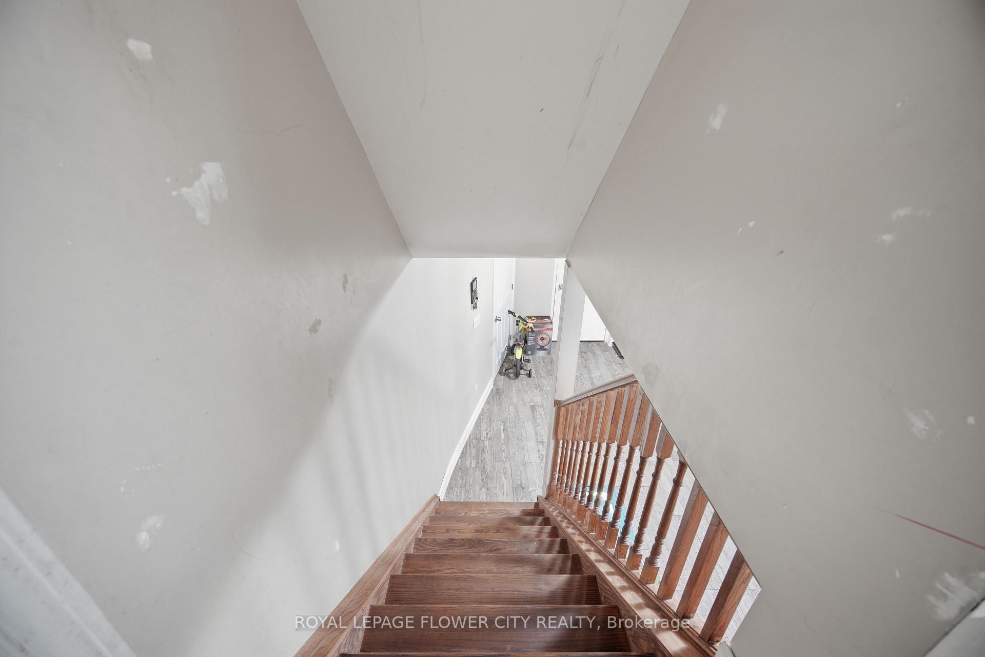 Photo 36 of 39 Hadfield Circle, Brampton, Sandringham-Wellington — HOMEH
