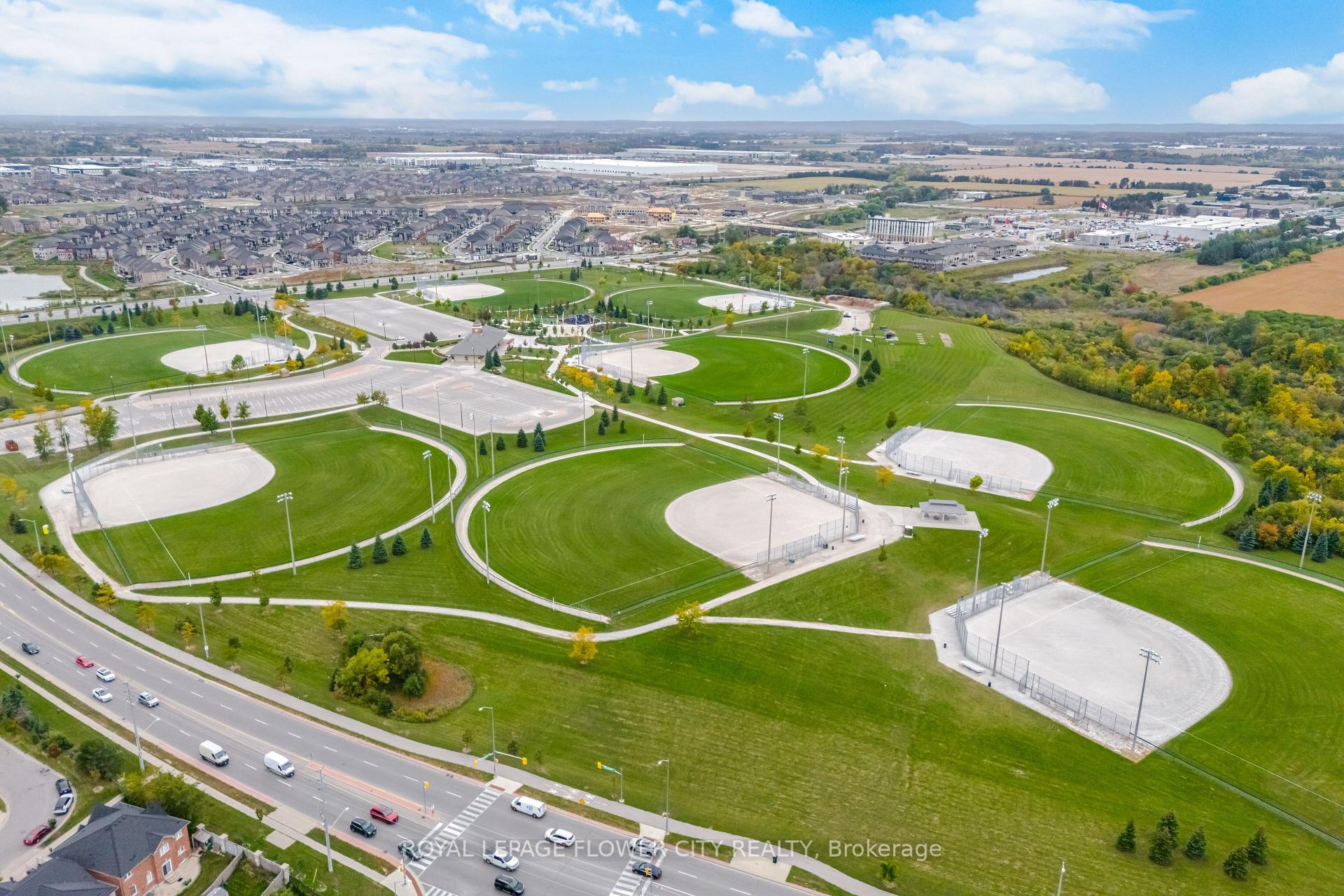 Photo 43 of 39 Hadfield Circle, Brampton, Sandringham-Wellington — HOMEH