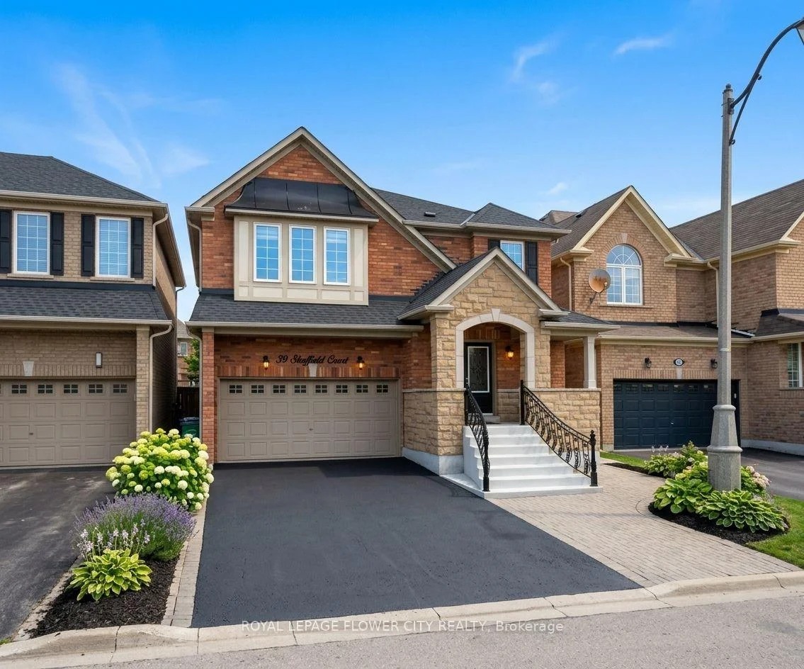 Photo 2 of 39 Hadfield Circle, Brampton, Sandringham-Wellington — HOMEH