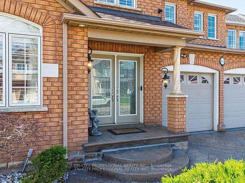 Photo 4 of 61 Woodvalley Drive, Brampton, Fletcher's Meadow — HOMEH