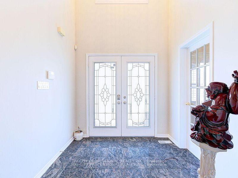 Photo 5 of 61 Woodvalley Drive, Brampton, Fletcher's Meadow — HOMEH
