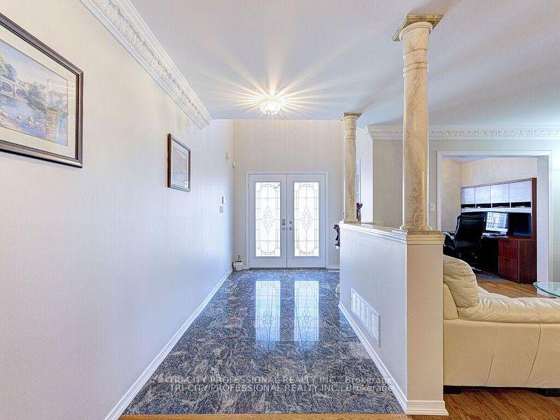 Photo 7 of 61 Woodvalley Drive, Brampton, Fletcher's Meadow — HOMEH