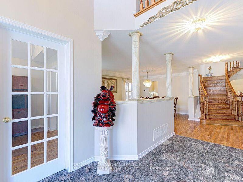 Photo 8 of 61 Woodvalley Drive, Brampton, Fletcher's Meadow — HOMEH