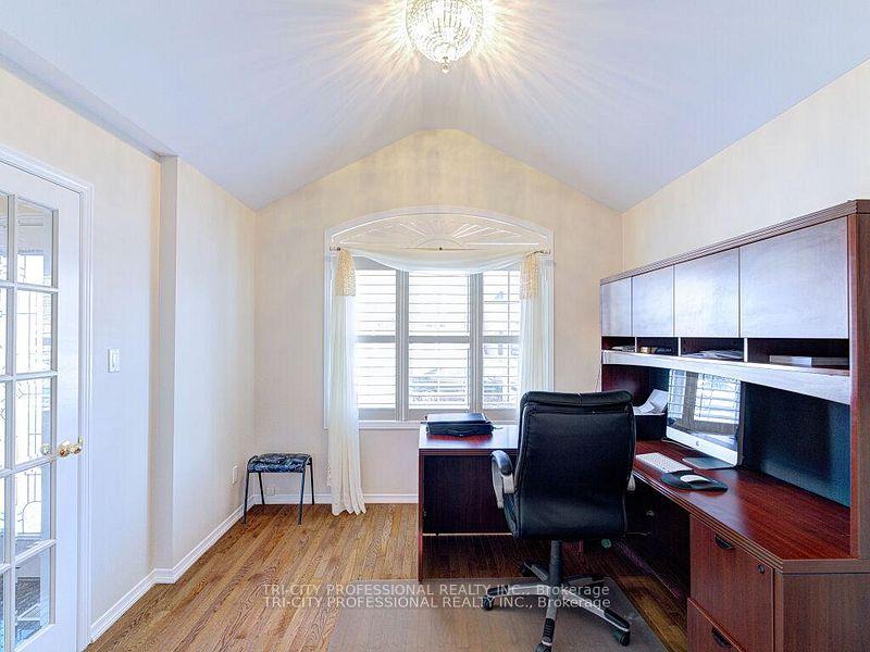 Photo 9 of 61 Woodvalley Drive, Brampton, Fletcher's Meadow — HOMEH