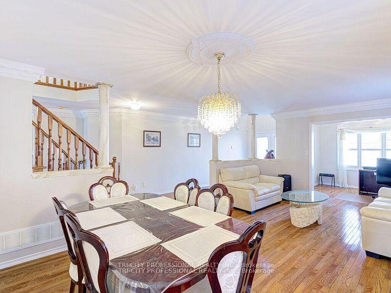 Photo 10 of 61 Woodvalley Drive, Brampton, Fletcher's Meadow — HOMEH