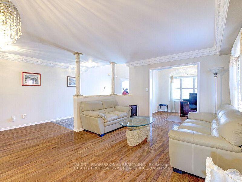 Photo 12 of 61 Woodvalley Drive, Brampton, Fletcher's Meadow — HOMEH