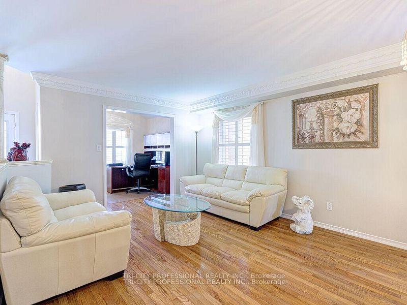 Photo 13 of 61 Woodvalley Drive, Brampton, Fletcher's Meadow — HOMEH