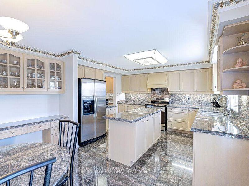 Photo 15 of 61 Woodvalley Drive, Brampton, Fletcher's Meadow — HOMEH