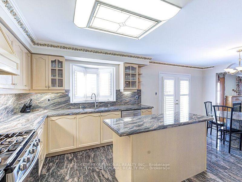 Photo 18 of 61 Woodvalley Drive, Brampton, Fletcher's Meadow — HOMEH