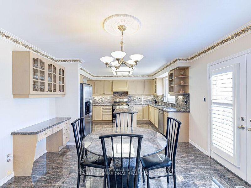 Photo 19 of 61 Woodvalley Drive, Brampton, Fletcher's Meadow — HOMEH