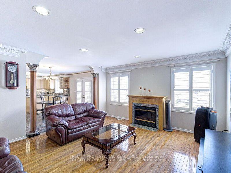 Photo 21 of 61 Woodvalley Drive, Brampton, Fletcher's Meadow — HOMEH