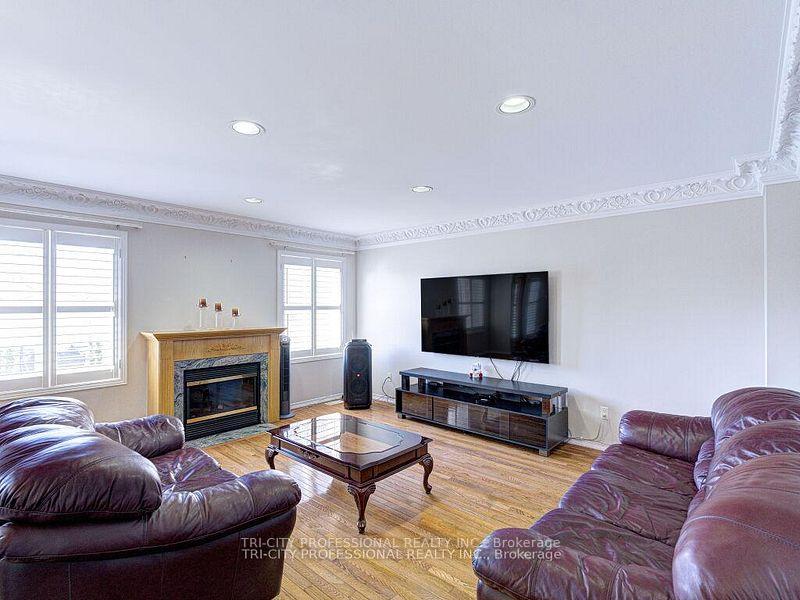 Photo 23 of 61 Woodvalley Drive, Brampton, Fletcher's Meadow — HOMEH