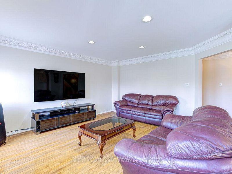 Photo 24 of 61 Woodvalley Drive, Brampton, Fletcher's Meadow — HOMEH