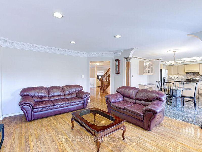 Photo 25 of 61 Woodvalley Drive, Brampton, Fletcher's Meadow — HOMEH