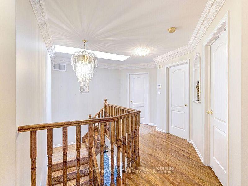 Photo 28 of 61 Woodvalley Drive, Brampton, Fletcher's Meadow — HOMEH