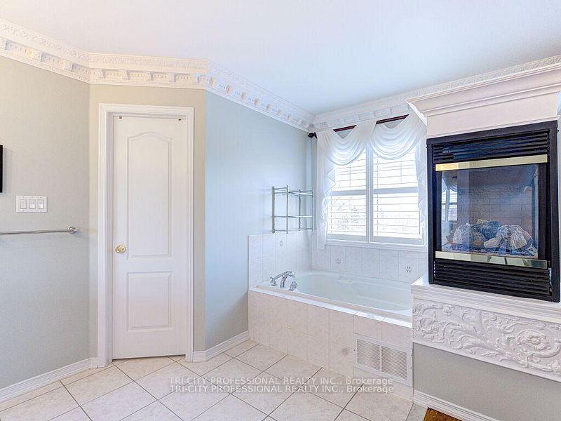 Photo 30 of 61 Woodvalley Drive, Brampton, Fletcher's Meadow — HOMEH