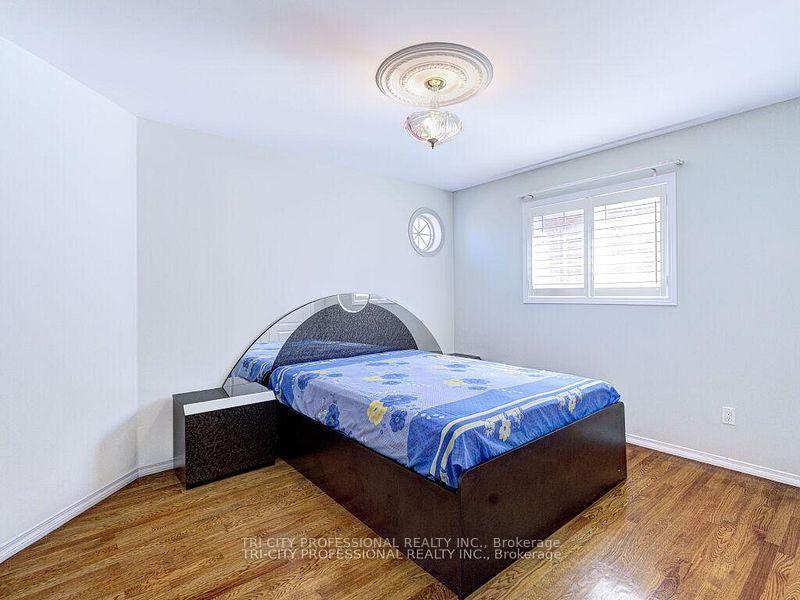 Photo 33 of 61 Woodvalley Drive, Brampton, Fletcher's Meadow — HOMEH