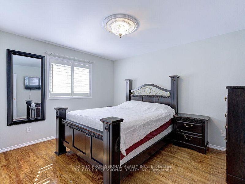 Photo 34 of 61 Woodvalley Drive, Brampton, Fletcher's Meadow — HOMEH