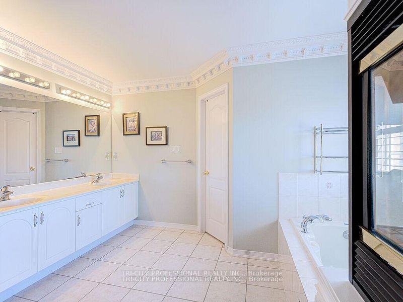 Photo 35 of 61 Woodvalley Drive, Brampton, Fletcher's Meadow — HOMEH