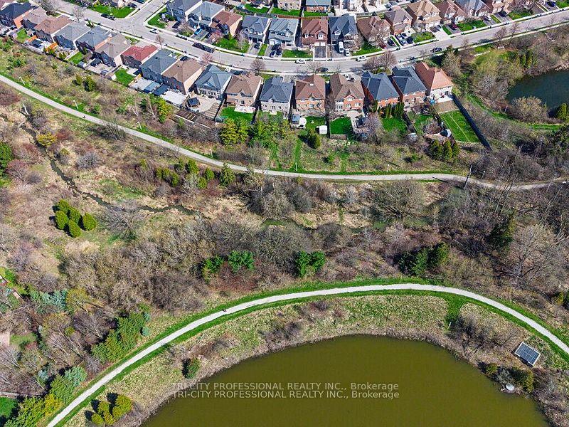 Photo 39 of 61 Woodvalley Drive, Brampton, Fletcher's Meadow — HOMEH