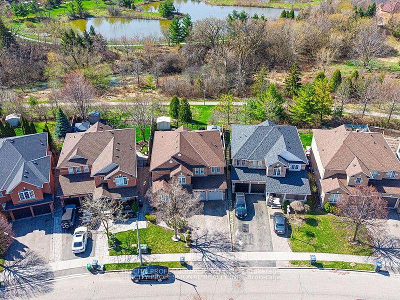 Photo 40 of 61 Woodvalley Drive, Brampton, Fletcher's Meadow — HOMEH