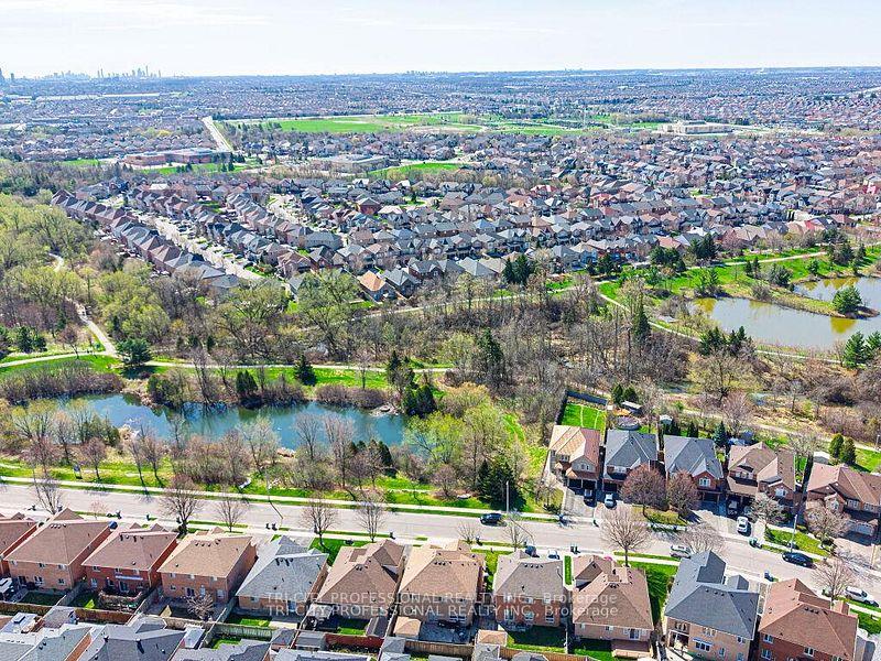 Photo 44 of 61 Woodvalley Drive, Brampton, Fletcher's Meadow — HOMEH