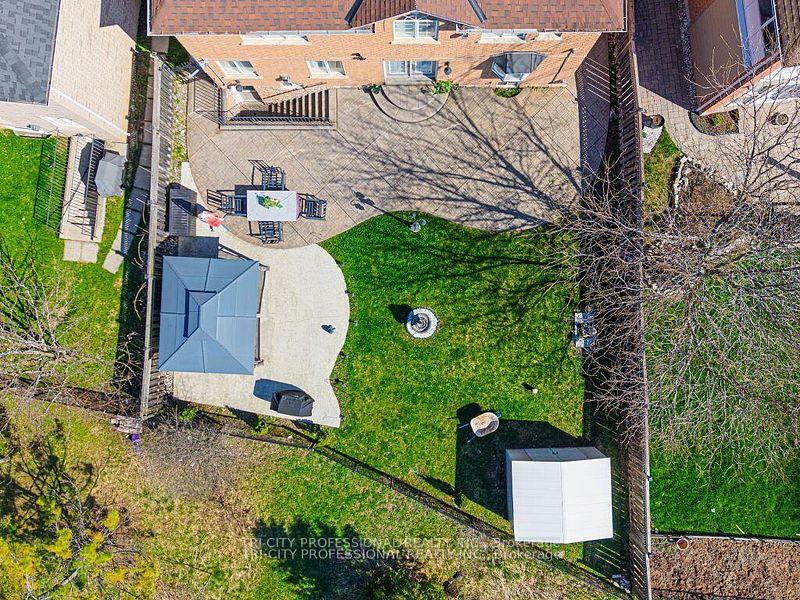 Photo 45 of 61 Woodvalley Drive, Brampton, Fletcher's Meadow — HOMEH