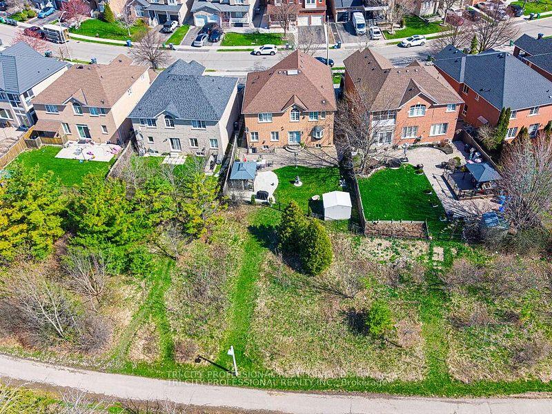 Photo 46 of 61 Woodvalley Drive, Brampton, Fletcher's Meadow — HOMEH