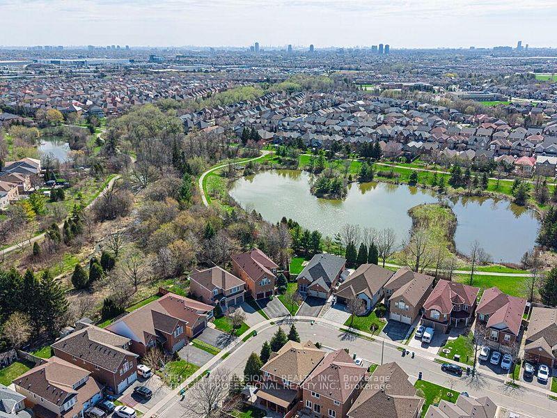 Photo 48 of 61 Woodvalley Drive, Brampton, Fletcher's Meadow — HOMEH